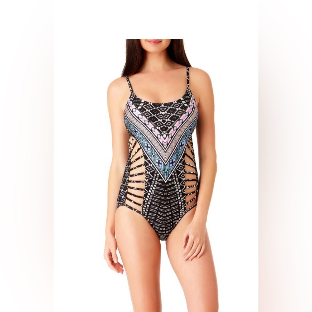 NWT sexy No Boundaries cut-out monokini one-pie